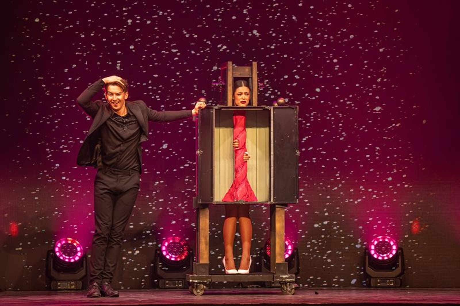Foto's van Illusionist Nigel Otermans tijdens tv-optredens